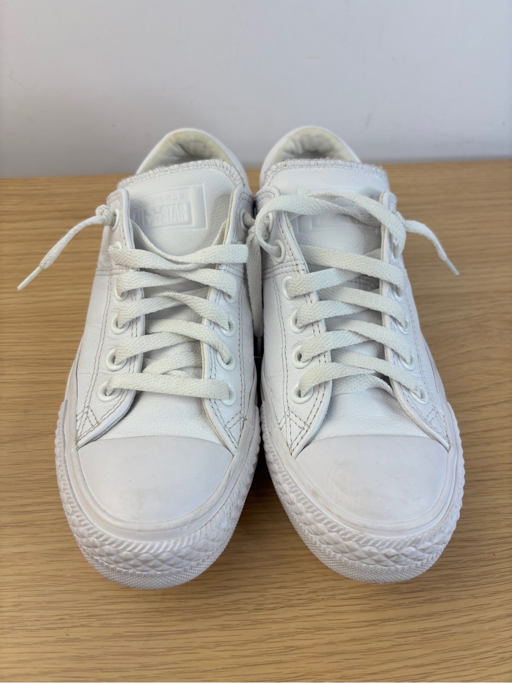 Classic Converse White Leather Low-Top Sneakers Woman’s 6.5 - Picture 3 of 10